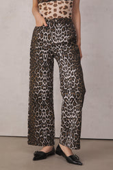 Loretta – Hoch sitzende, gerade geschnittene Baumwollhose mit Leopardenmuster